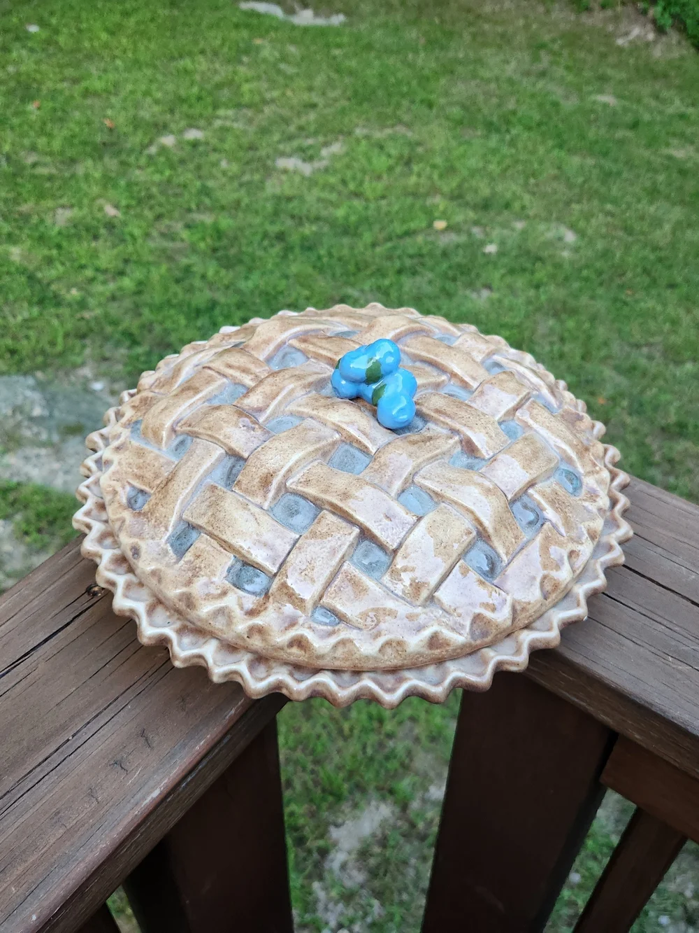 Ceramic Blueberry Pie Dish with Lattice Lid